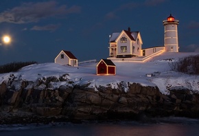 Норвегия, вечер, супер фото, дом и уют, зима, снег, скалы, море, маяк, луна, красота