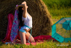 Katie, pose, umbrella, STACK, hay