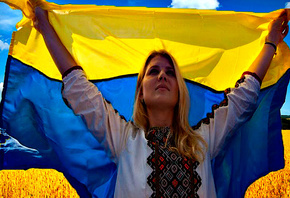 Украина, поле, пшеница, девушка, флаг.