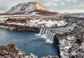 Тьоувафосс, исландия, горы, скалы, река, водопад, зима, снег, природа