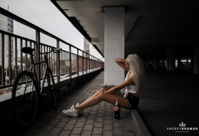 women, model, blonde, brunette, sneakers, jean shorts, bottles, Coca-Cola, hands on head, women with bikes, T-shirt, Andrey Kramar, long hair