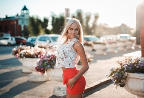 Arina Bezlapova, women, blonde, skirt, women outdoors, tanned, portrait, long hair, depth of field