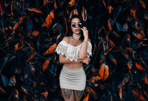 women, leaves, skirt, necklace, tanned, choker, sunglasses, women with glasses, belly, tattoos, portrait