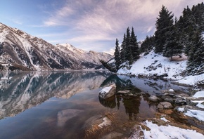 Большое Алматинское озеро, горы, ели, снег, отражение, Казахстан, Максим