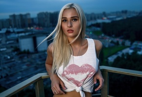 women, blonde, T-shirt, tanned, balcony, cityscape, city, belly, face, depth of field