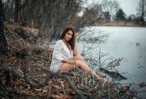 women, sitting, brunette, depth of field, women outdoors, trees, leaves