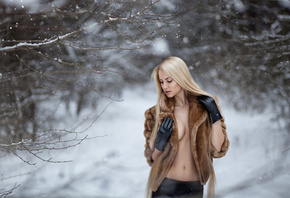 women, blonde, women outdoors, belly, boobs, gloves, snow, portrait
