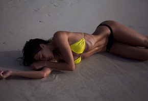 women, Fedor Shmidt, sand, tanned, bikini, belly, ribs, water drops, wet hair, wet body, closed eyes