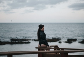 women, ass, sitting, women outdoors, sea, leather jackets, tongues, depth of field, back