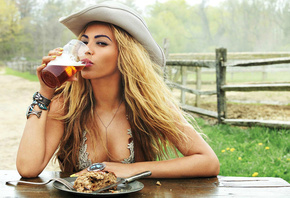Beyonce, певица, Бейонсе, фотосессия, шляпа, стакан, еда