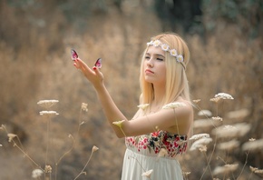 девушка, блондинка, платье, природа, лето, травы, бабочки