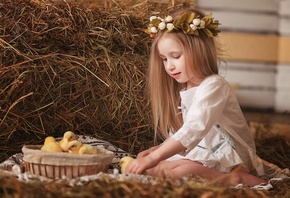 Валентина Макарова, ребёнок, девочка, сено, цыплята, птенцы, корзинка, платье, венок