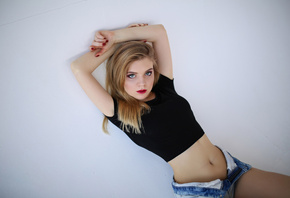 women, blonde, simple background, belly, red nails, T-shirt, jean shorts, portrait, red lipstick
