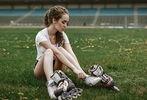 Elena Borisova, women, rollerskates, short, grass, Fotoshi Toshi aka Anton Harisov, Anton Harisov, brunette, sitting