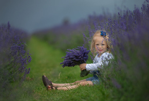 Svetlana Reicher, ребёнок, девочка, природа, лето, поле, травы, букет, лава ...