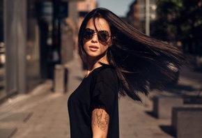 women, Martin Kuhn, Marlen Valderrama Alvarez, sunglasses, tattoo, depth of field, women outdoors, portrait