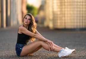 women, sitting, jean shorts, sneakers, tanned, depth of field