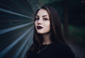 women, T-shirt, trees, necklace, women outdoors, portrait, depth of field