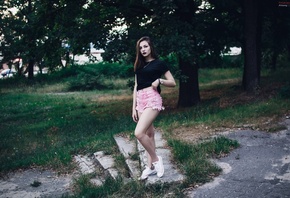 women, T-shirt, trees, necklace, women outdoors, portrait, jean shorts, sneakers