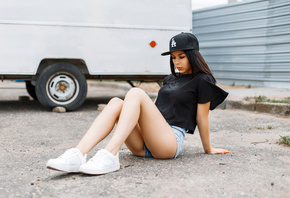 women, sitting, T-shirt, closed eyes, jean shorts, sneakers, baseball caps, women outdoors