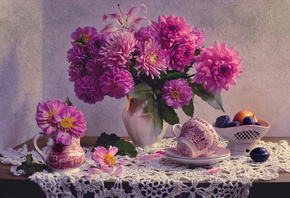 Валентина Колова, still life, салфетка, ваза, цветы, георгины, лилия, чашка ...