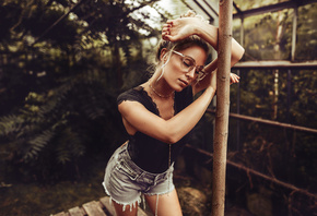 womenblonde, closed eyes, jean shorts, women with glasses, depth of field, red nails, portrait