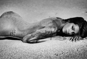 women, Giovanni Zacche, sand covered, nude, ass, sand, tattoo, monochrome,  ...
