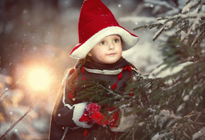 Anna Petrova, девочка, ребёнок, взгляд, веснушки, костюм, шапочка, колпачок, ветки, ель, ёлка, снег, зима