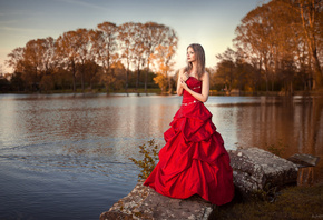 девушка, модель, фотограф, Lods Franck, осень, пруд, камни, красное платье