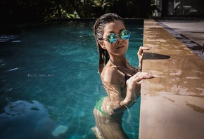 women, swimming pool, tanned, bikini, sunglasses, wet hair, portrait, women outdoors