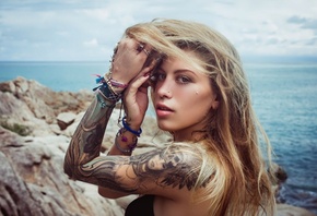 women, blonde, nose rings, pierced nose, bikini top, tattoo, sea, painted nails, women outdoors, tanned