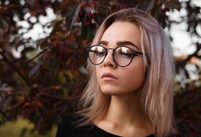 women, portrait, dyed hair, women outdoors, women with glasses, depth of field, eyeliner