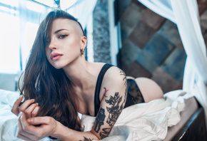 women, tattoo, black lingerie, ass, in bed, eyeliner, lying on front, depth of field, blue eyes