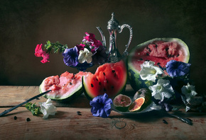 Anastasia Soloviova, доски, арбуз, вазочка, цветы, петунья, тарелка, фрукты, инжир. кувшин