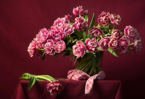 столик, ткань, ваза, цветы, букет, тюльпаны, салфетка
