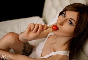 women, portrait, brunette, sitting, tattoo, eyeliner, lollipop