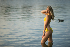 women, blonde, brunette, ass, depth of field, water, Yellow bikini, women outdoors, red lipstick