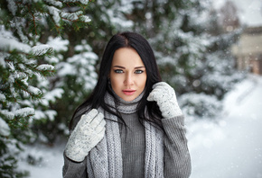 Angelina Petrova, women, model, gloves, snow, depth of field, black hair, sweater, women outdoors, portrait