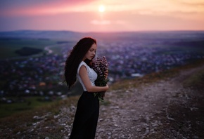 девушка, длинные волосы, букет, цветы, на природе, высота, фотограф, Anton