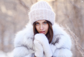 women, face, portrait, gloves, women outdoors, fur, depth of field, snow