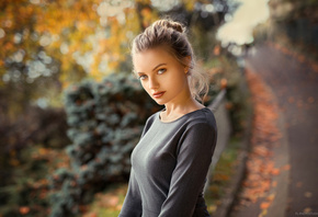 women, blonde, face, bokeh, depth of field, red lipstick, road, portrait