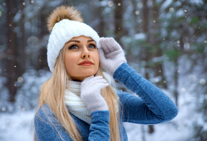 women, blonde, smiling, trees, gloves, portrait, snow, bokeh, women outdoors, red lipstick, sweater, scarf