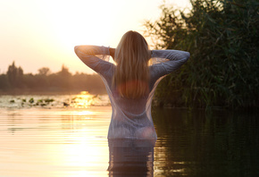 women, blonde, ass, river, sunset, women outdoors, see-through clothing, Roma Chernotitckiy, depth of field, back