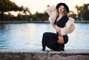 women, blonde, hat, squatting, red lipstick, high heels, skirt, black clothing, brunette, depth of field, women outdoors, red nails, fur coats