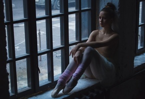 девушка, балерина, на подоконнике, фотограф, Владислав Лапин