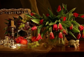 ваза, цветы, тюльпаны, зеркало, парфюм, духи, вазочка, ягоды, виноград, фру ...