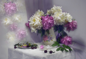 столик, салфетка, занавеска, ваза, цветы, пионы, тарелка, ягоды, черешня