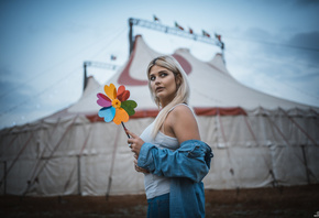 women, blonde, portrait, circus, women outdoors, denim, red nails