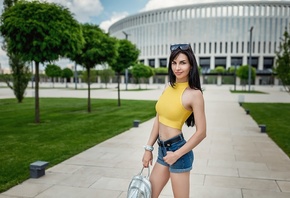 women, Lioka Grechanova, trees, brunette, jean shorts, belly, women outdoors, grass, portrait, sunglasses, handbags, pierced navel, smiling, belt