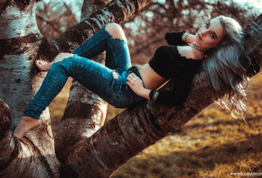 women, torn jeans, trees, women outdoors, portrait, Andreas-Joachim Lins, depth of field, belt